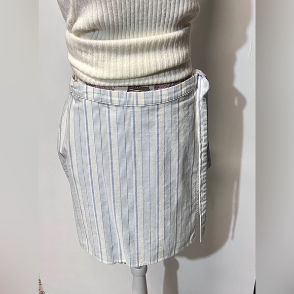 TOBI Blue and white striped wrap mini skirt size L. - Picture 8 of 12
